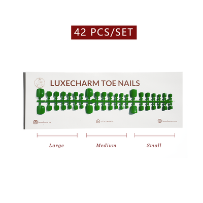 Display of LuxeCharm toe nails with size labels on a white background. Emerald press-on toenails 42 piece set — jewel green pedicure