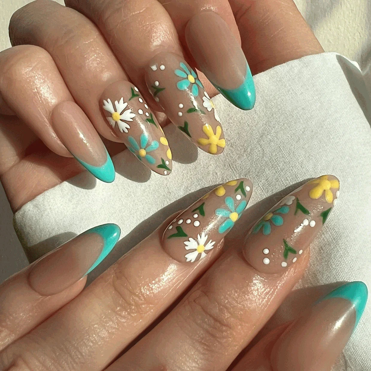 protea inspo flower nails. Press on nails. On-hand image. 8 press-ons.