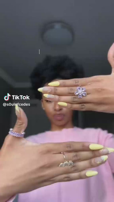 Customer review of LuxeCharm press on nails. On hand display & lifestyle & OOTD