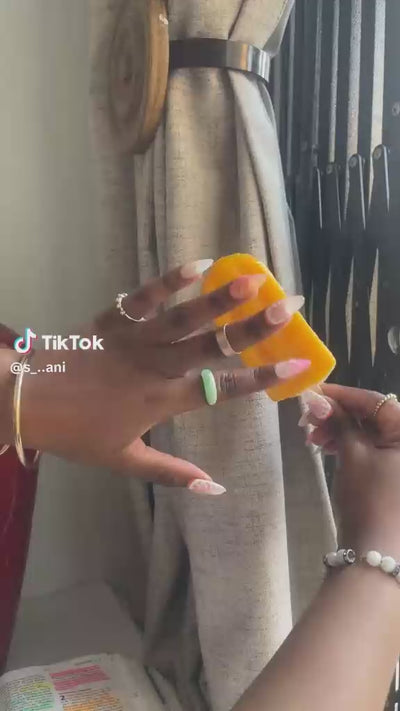 Customer review of LuxeCharm press on nails. On hand display